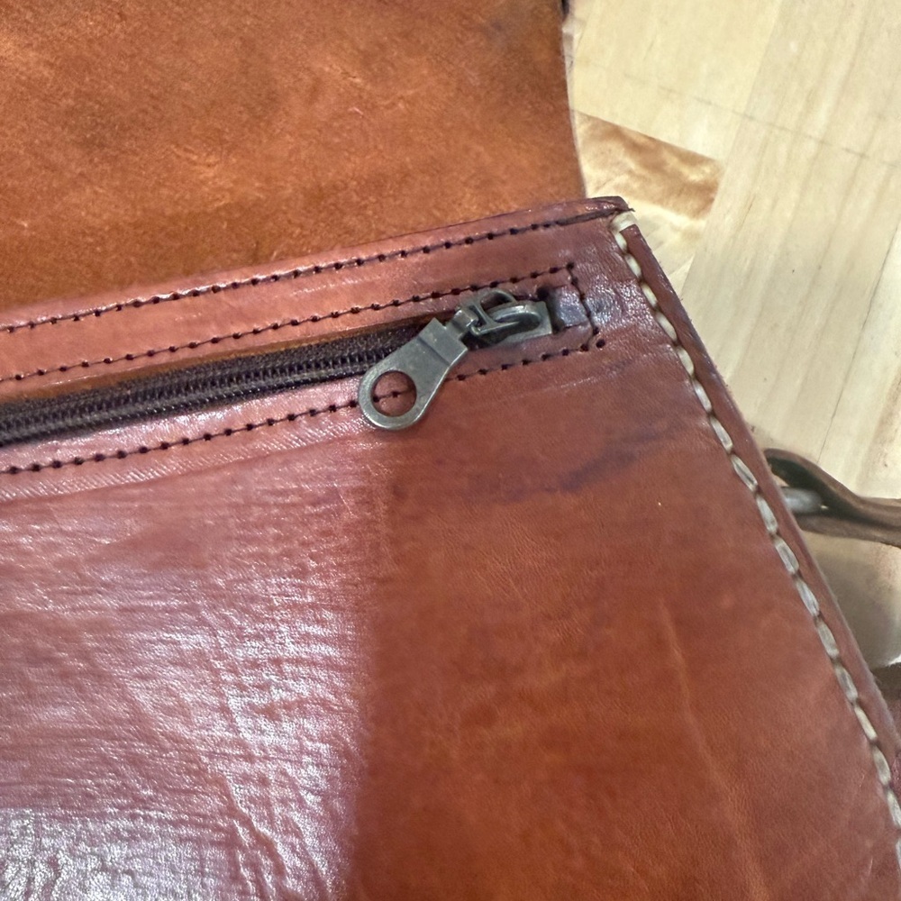 Vintage Rich Brown Leather Crossbody Bag - Picture 12 of 16